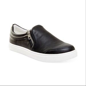 EUC! Steve Madden Elias Sneakers Size 9